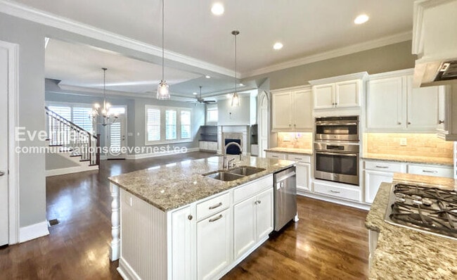 Building Photo - 147 Hobbs Dr