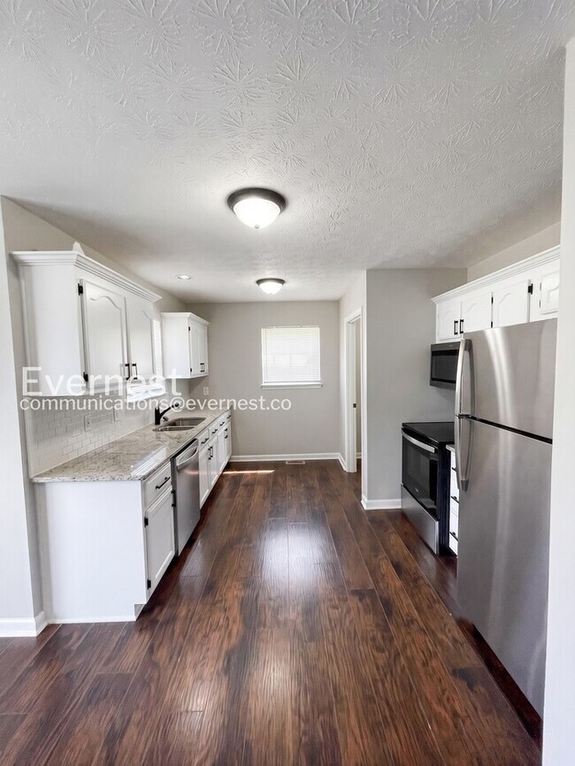 Foto del edificio - 3 Bed, 2 Bath Home with Off-Street Parking / Pet-Friendly / Available Now!