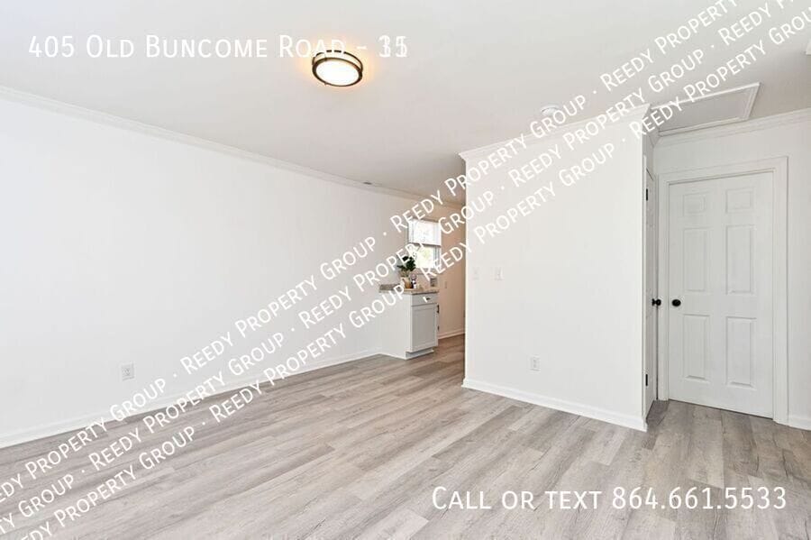 Building Photo - 405 Old Buncombe Rd