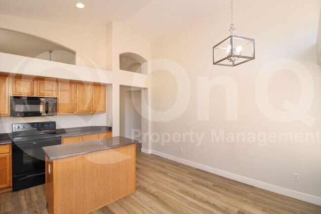 Foto del edificio - 10504 W Coronado Rd