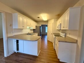 Building Photo - 3026 Manchester Dr