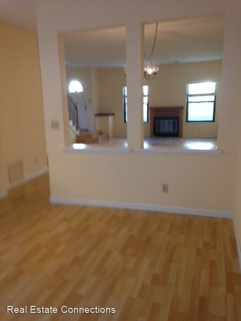 Building Photo - 4 br, 2.5 bath House - 967 La Mesa Terrace...