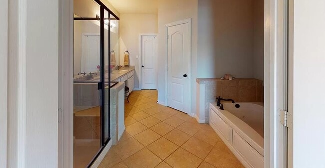 Building Photo - 2500 Rockbrook Dr