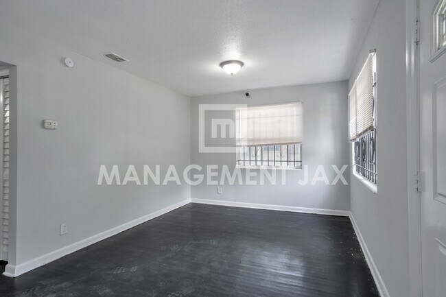 Foto del edificio - 1839 W 30th St