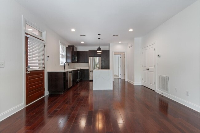 Building Photo - Germantown Modern Living!
