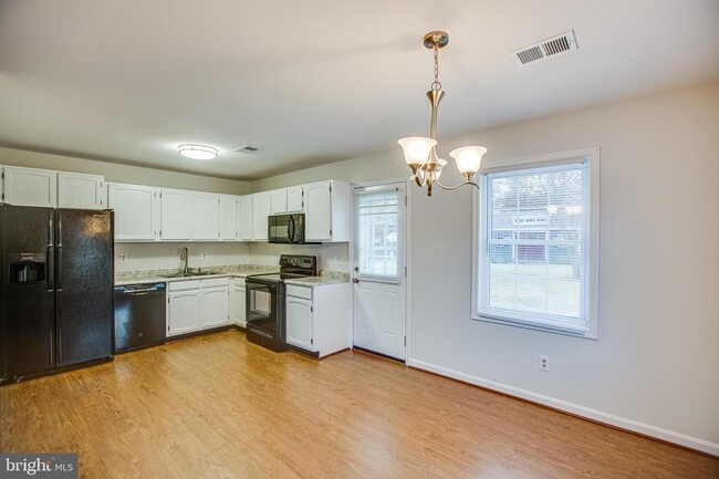 Building Photo - 907 Eastern View Dr
