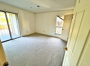 Building Photo - 9000 Bissonnet St