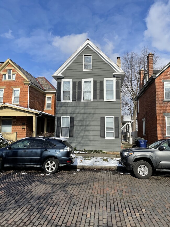 Building Photo - 346 Stewart Ave