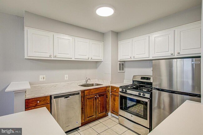 Building Photo - 16 S Van Dorn St