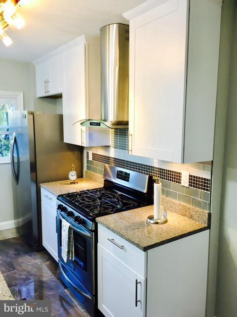 Kitchen - 6023 Falkirk Rd