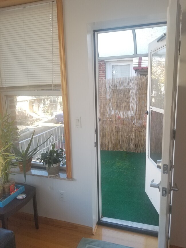 private access to a balcony - 330 68th St