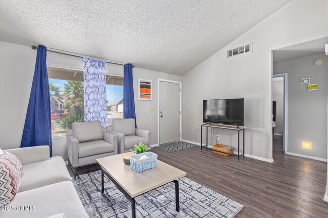 Foto del edificio - 5120 W Willow Ave