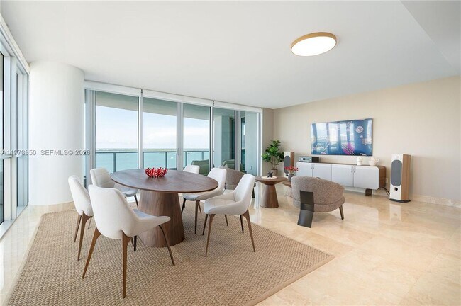 Foto del edificio - 1331 Brickell Bay Dr