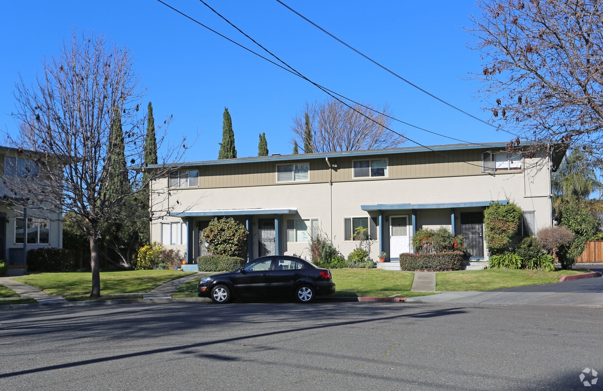 Primary Photo - 400-404 Craven Ct