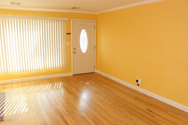Foto del edificio - 404 W Robinson Ave