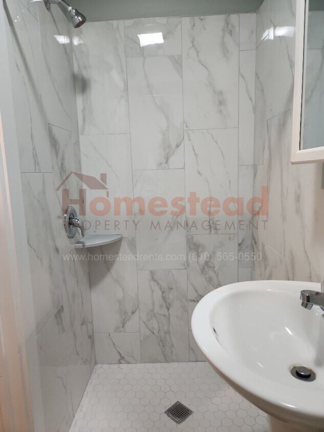 411 Chester Pike Unit 1st Floor Front, Darby, PA 19023 Room for Rent