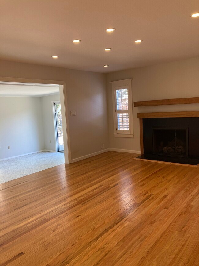 Building Photo - 2340 Rosita Ct