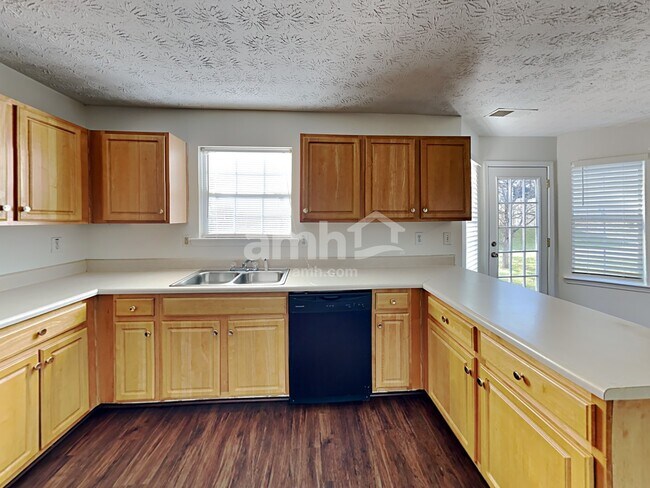 Foto del edificio - 750 Compton Ln