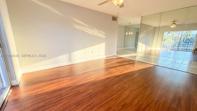 Foto del edificio - 7847 Miller Dr
