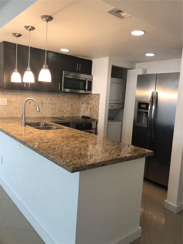 Foto principal - 600 NE 36th St