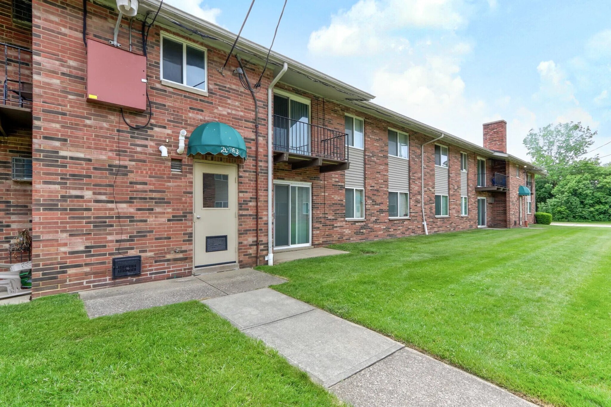 Ellacott Parkway Apartments – photo 3