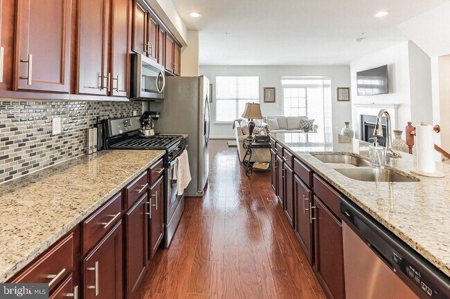 Building Photo - 9813 Wood Edge Wy