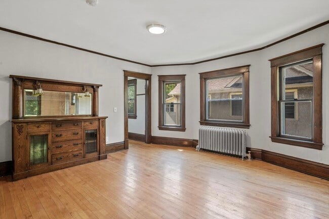 Building Photo - 3017 29th Ave S