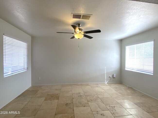 Foto del edificio - 7307 E Palm Ln