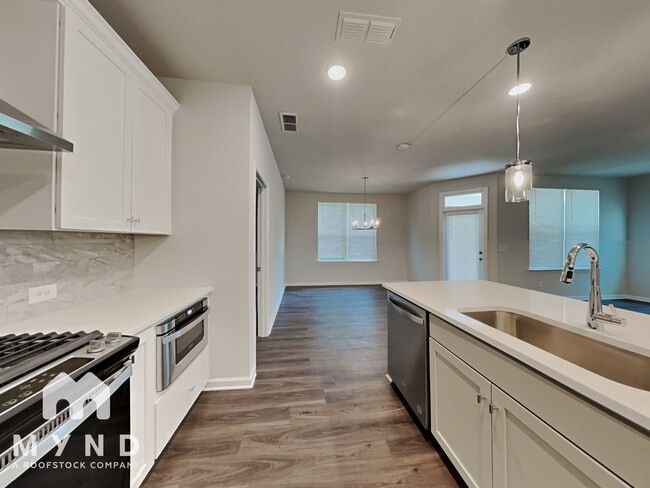 Building Photo - 707 Riverwood Pass