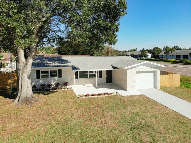 Foto del edificio - Coming Soon! - Beautifully Renovated Large...