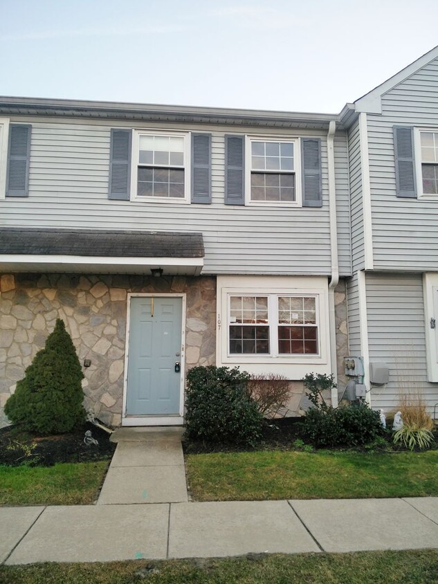 Foto principal - Beautiful 2-Bedroom, 1.5-Bath Home for Ren...