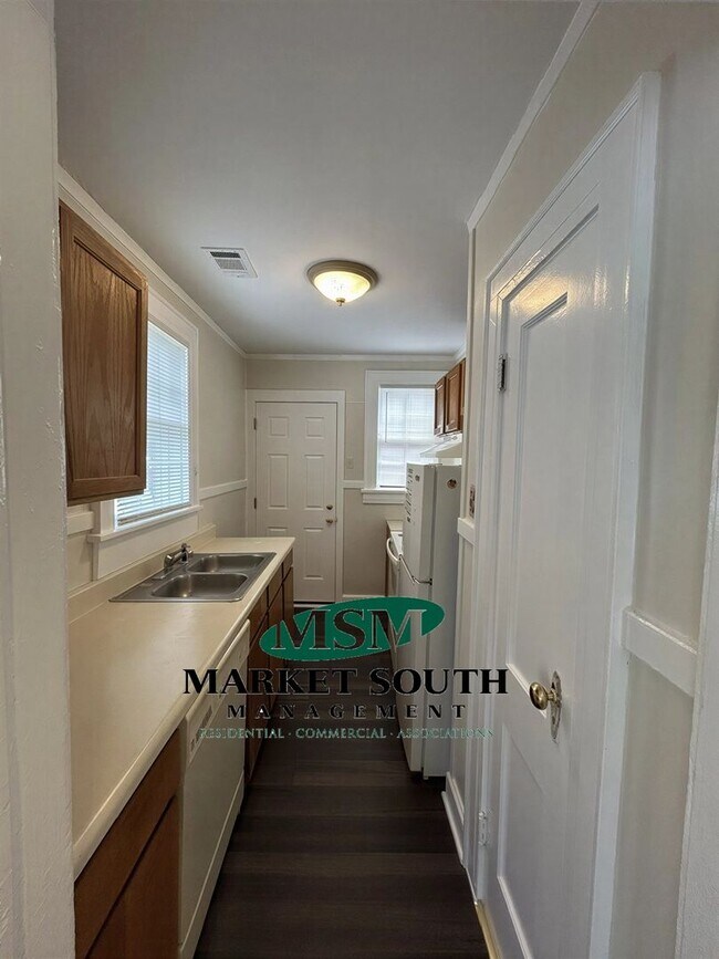 Foto del edificio - 989 E 33rd St