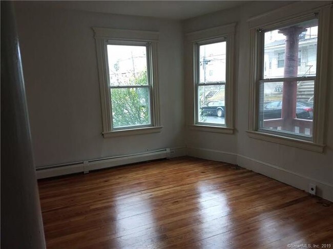 Building Photo - 206 Lounsbury St