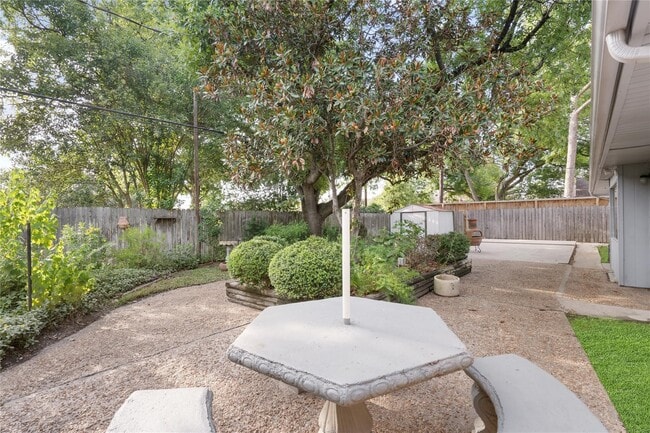 Foto del edificio - 759 Carlingford Ln