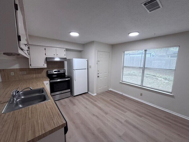 Foto del edificio - 3411 Dunliegh Dr