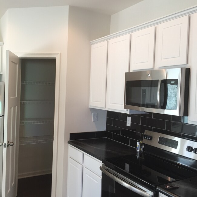 Building Photo - Emerald Twenty Four