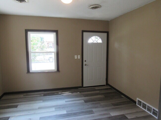 Building Photo - 3124 Orchard Ave