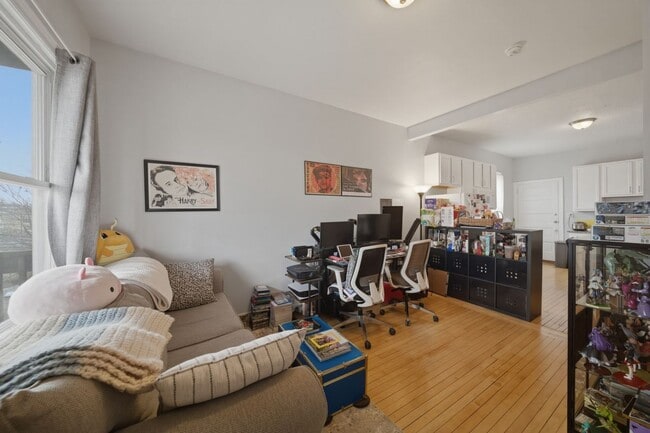 Foto del edificio - 3841 N Bernard St