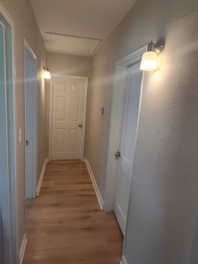 Foto del edificio - 2613 Emerald Dr