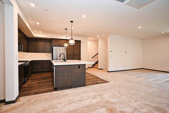 Foto del edificio - $4,490 - GORGEOUS FOUR BEDROOM HOME IN THE...