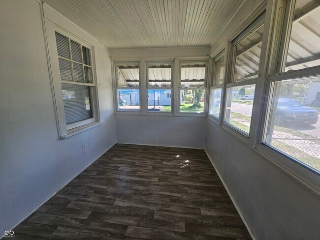 Foto del edificio - 1310 E 5th St