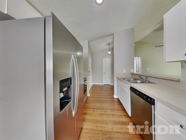 Building Photo - 7833 Manor Dr