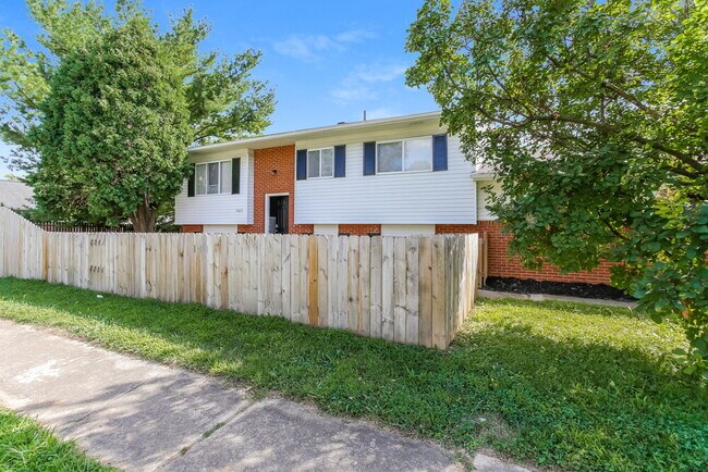 Building Photo - 5469 Refugee Rd