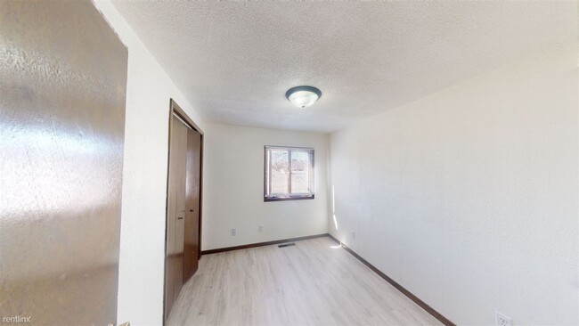 Building Photo - 3 br, 1.5 bath House - 509 N 10th St