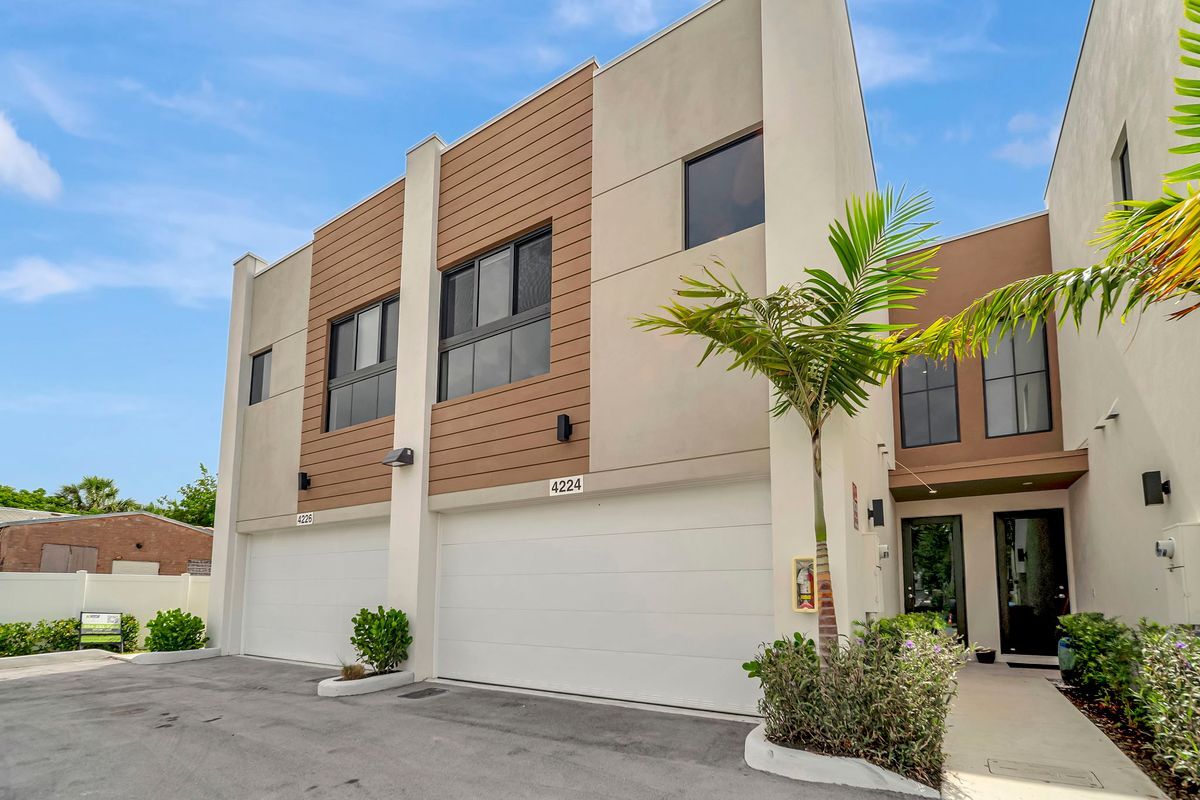 Foto principal - 4224 NE 7th Terrace