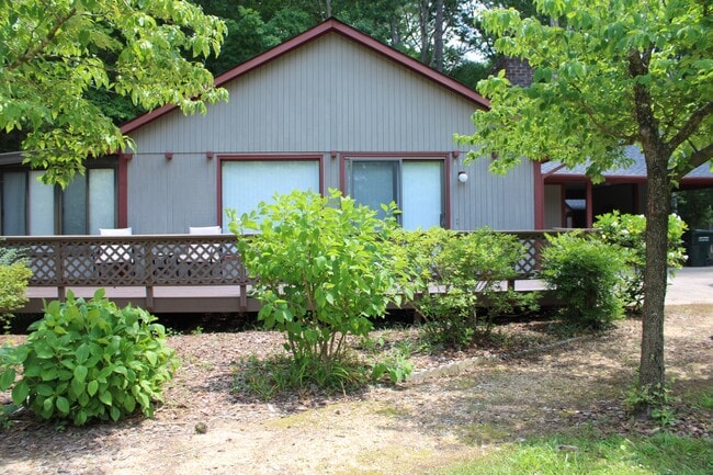 Building Photo - 113 Lake Dr