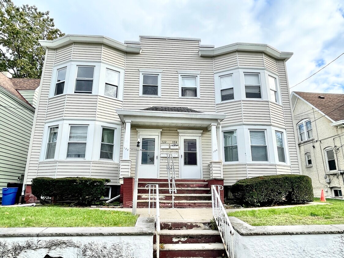 122 Humboldt St Unit 1242, East Rutherford, NJ 07073 Apartments in