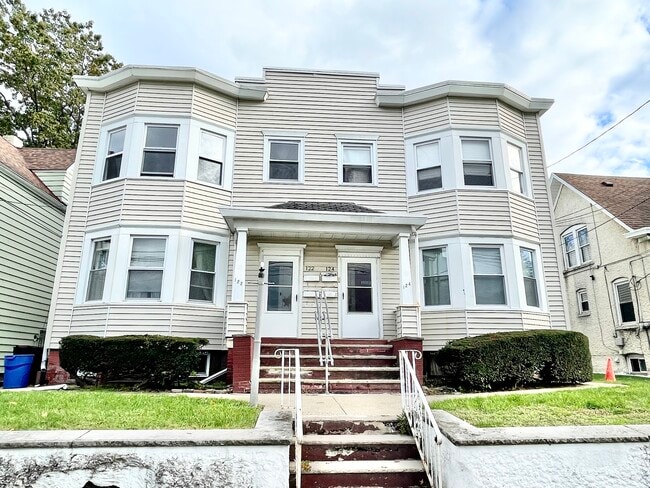 Photo - 122 Humboldt St (East Rutherford, NJ) Apartments