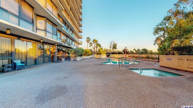Spa - 222 Monterey Rd