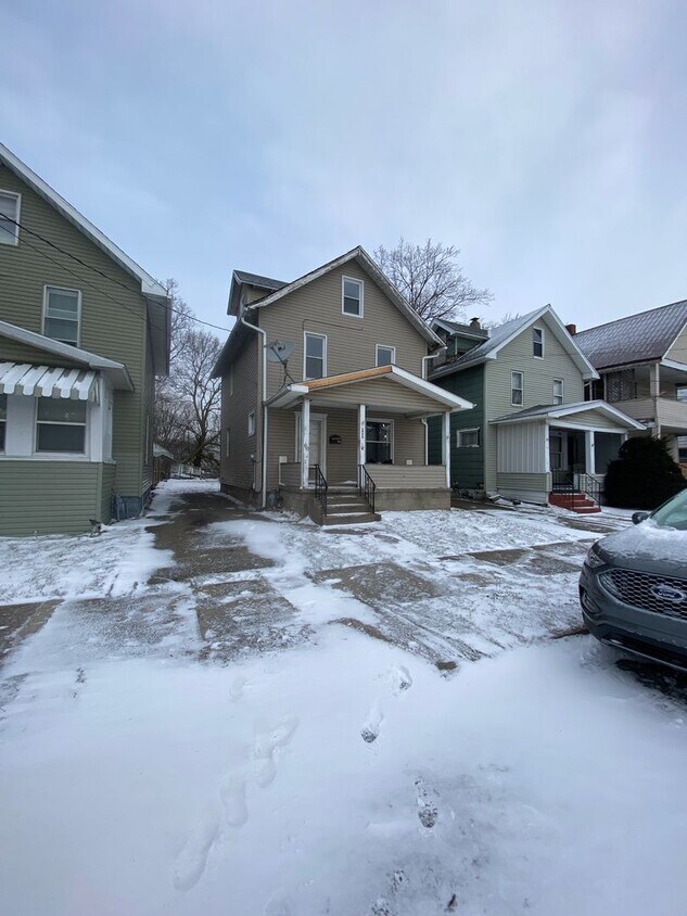 Primary Photo - 3 BR 1 BA Single House With All New Flooring